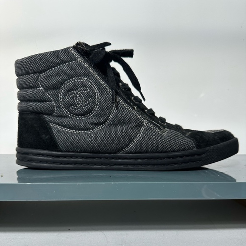 Vintage Y2K CHANEL Black and Gray High-Top Sneakers 43